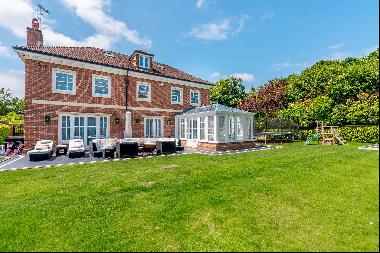 A spectacular and substantial 6 bedroom contemporary family home in Farnham Common, SL2.