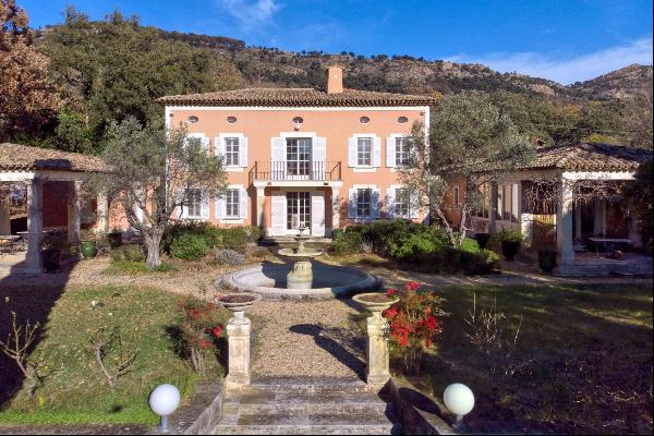 A  Provençale bastide with a swimming pool in La Garde Freinet.