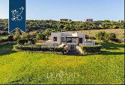 In a naturally privileged position among the most exclusive of the Sicilian island of Favi