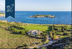 In a naturally privileged position among the most exclusive of the Sicilian island of Favi