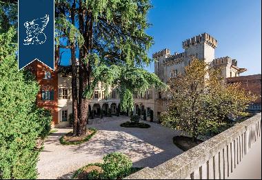 Frescoed Period Mansion and centuries-old Park: A 19th-Century Masterpiece for Sale Near B