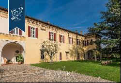 Stunning 19th-century estate for sale in a charming town centre of the province of Brescia