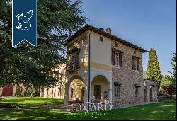 Stunning 19th-century estate for sale in a charming town centre of the province of Brescia