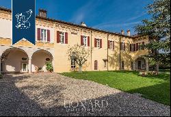 Stunning 19th-century estate for sale in a charming town centre of the province of Brescia