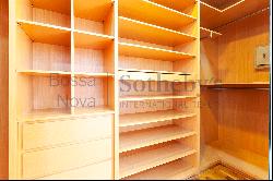 Spacious and sunny apartment in prime location