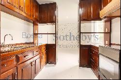 Spacious and sunny apartment in prime location
