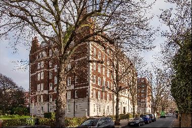A lateral 6th floor apartment  for sale in one of Kensington's most desirable Mansion bloc
