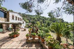 Beautiful rustic finca with garden and pool in the heart of the Costa Brava