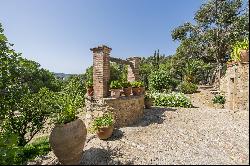 Beautiful rustic finca with garden and pool in the heart of the Costa Brava