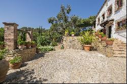 Beautiful rustic finca with garden and pool in the heart of the Costa Brava