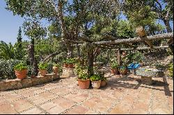 Beautiful rustic finca with garden and pool in the heart of the Costa Brava