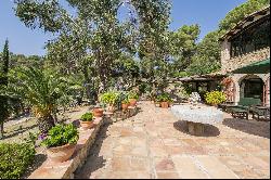 Beautiful rustic finca with garden and pool in the heart of the Costa Brava