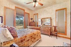 950 River Rd, Utopia TX 78884