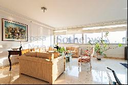 Spacious apartment with an open view in a sophisticated area