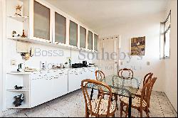 Spacious apartment with an open view in a sophisticated area