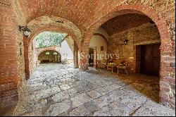 Historic estate in the countryside of Siena