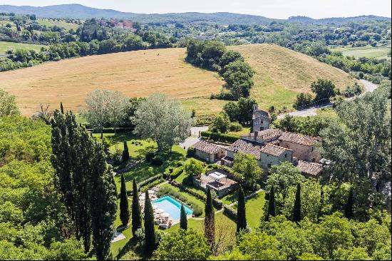 Historic estate in the countryside of Siena