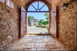 Historic estate in the countryside of Siena