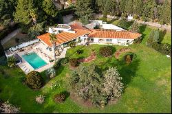 Architect's house with swimming pool and guardian’s house, tree-lined grounds