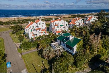 Spectacular residence 50 meters from the beach