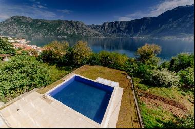 Apartment With Swimming Pool, Prcanj, Kotor Bay, Montenegro, R2163