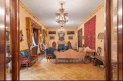 Historic Villa with Garden in the center of Palermo