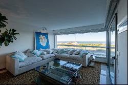 Spectacular first row apartment in Punta del Este