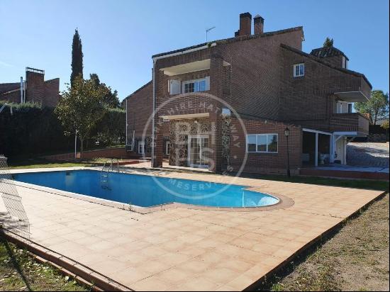 580 sqm house with pool for sale in Las Rozas, Las Rozas de Madrid 28231