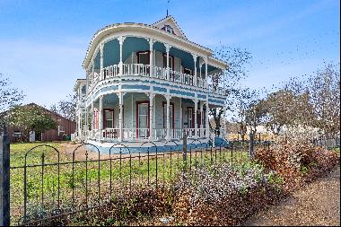 Commercial Property/Victorian Home in La Grange