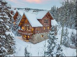 Idyllic Cabin in Mountain Village