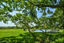 MAGNIFICENT HOUSE OVERLOOKING HOOK POND