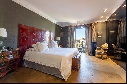 Bourgeois penthouse in heart of the centre of Madrid