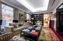 Bourgeois penthouse in heart of the centre of Madrid