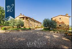 Charming property surrounded by Tuscany's leafy hills