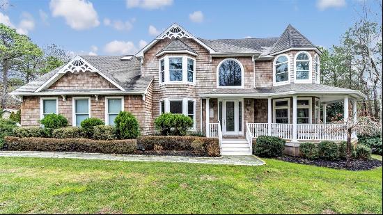 Southampton Pines Majestic stunner! This 5 Bed, 5 Bath home with private and beautifully l