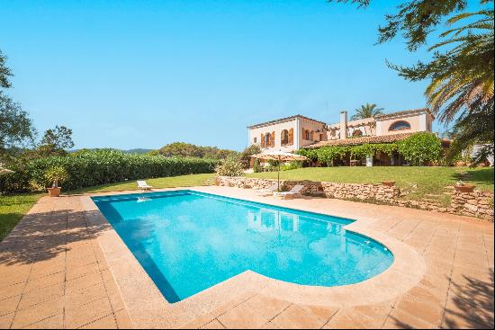 Large country estate with horse stables, private pool and distant sea views located near S