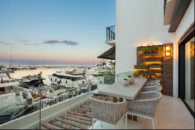 Contemporary Apartment In Puerto Banus Marina