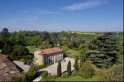 15th century medieval castle with gîtes, beautifully restored, 30 mn from Toulouse on 5 ha