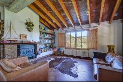 Natural stone finca with views into the valley