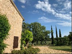 Bastide and cottage situated in an olive grove