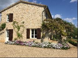 Bastide and cottage situated in an olive grove