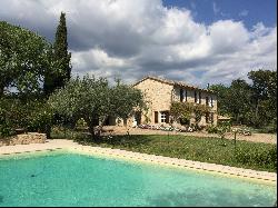 Bastide and cottage situated in an olive grove