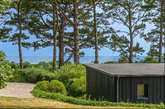 Morbihan, sea view lodge for rent, feet in the water.