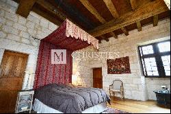 Superbly renovated C14th historic Chateau + Vineyard nr Bergerac