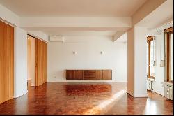 Flat, 5 bedrooms, for Sale