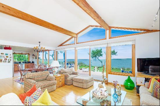 Beach House Overlooking Gardiners Bay