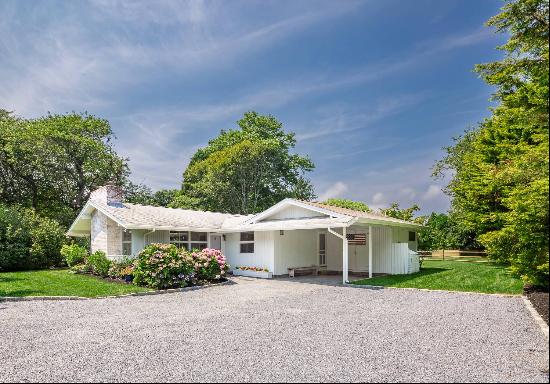 DESIRABLE BLUFF ROAD IN AMAGANSETT