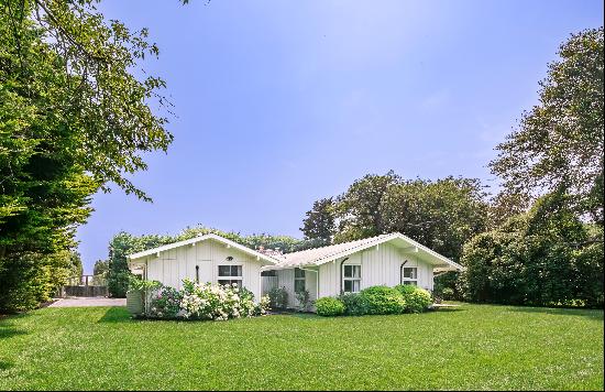 DESIRABLE BLUFF ROAD IN AMAGANSETT