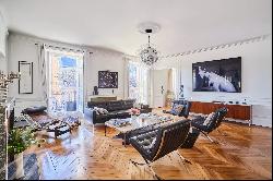 Montaigne - Superb 5th floor apartment with Eiffel Tower views