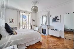 Montaigne - Superb 5th floor apartment with Eiffel Tower views